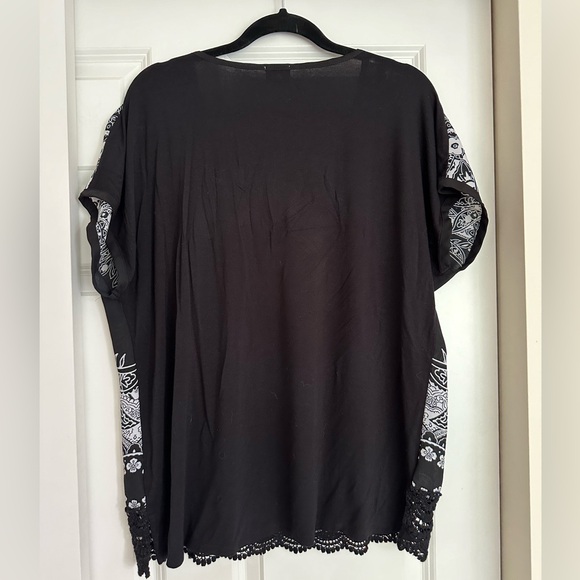 Chicos Short Sleeve Black & White Blouse - Size 3 - Picture 2 of 3
